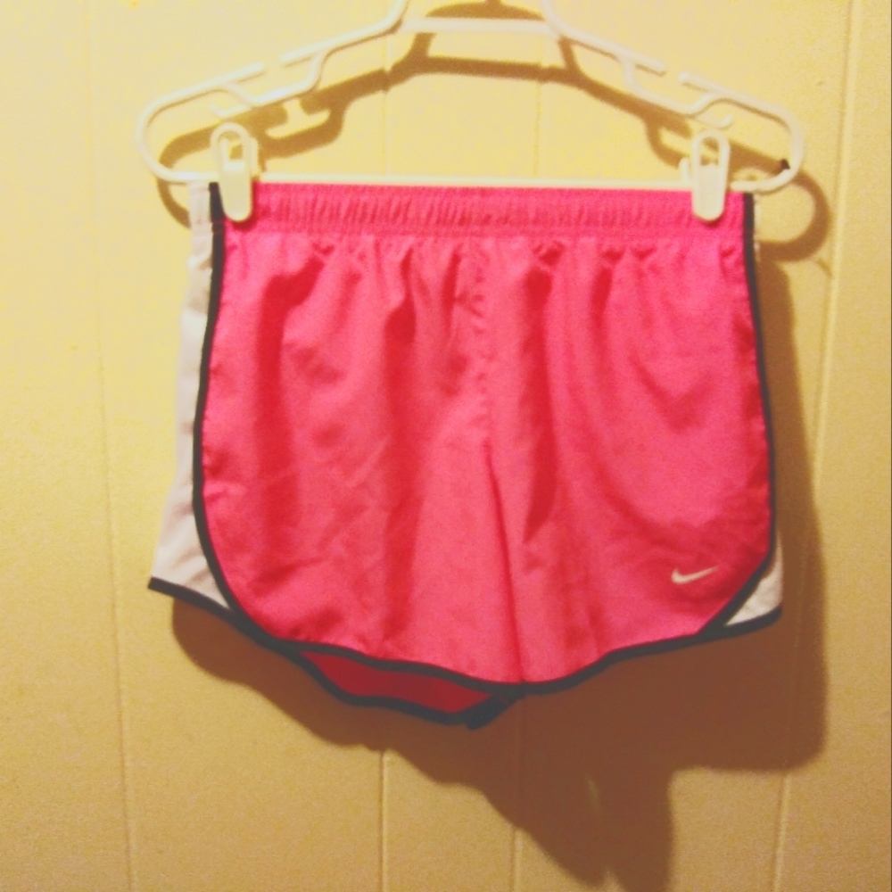 Nike dri fit athletic shorts. Size XL Girls